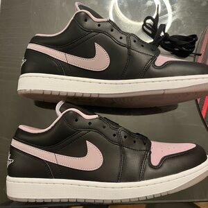 Nike Air Jordan 1 sneakers